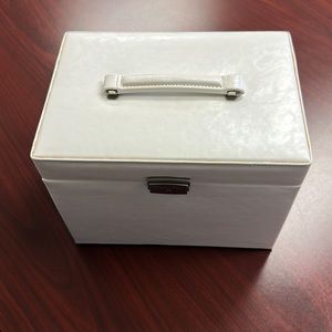 Origami owl jewelry box with jewelry